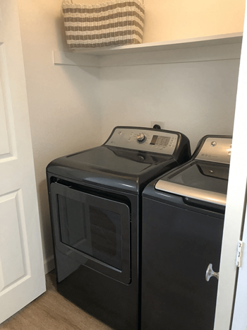 Full size washer/dryer in-unit